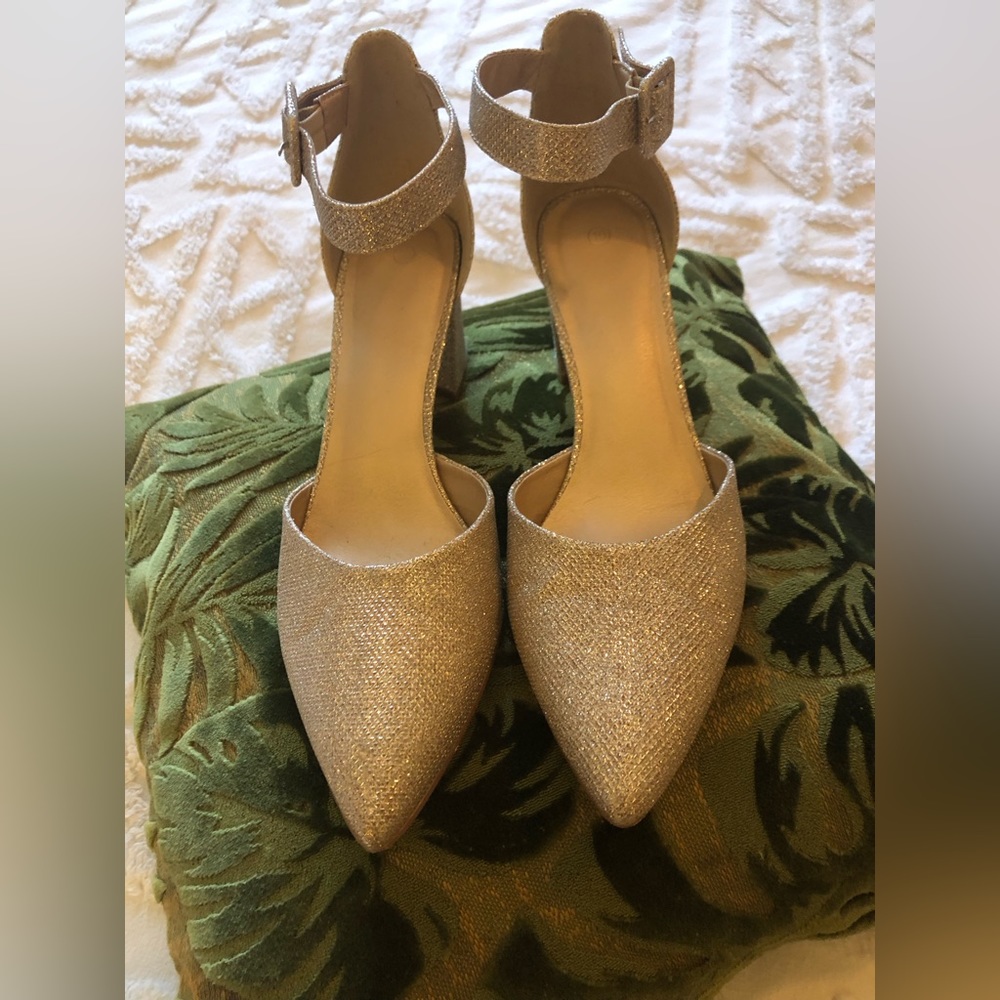 Gold/Champagne sparkle heels. Women’s size 10. - Picture 7 of 7